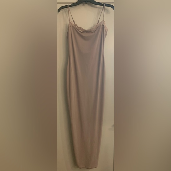 Skims Fits Everybody Lace Long Slip Dress Zinc size Medium NWT Limited Edition - Picture 4 of 10